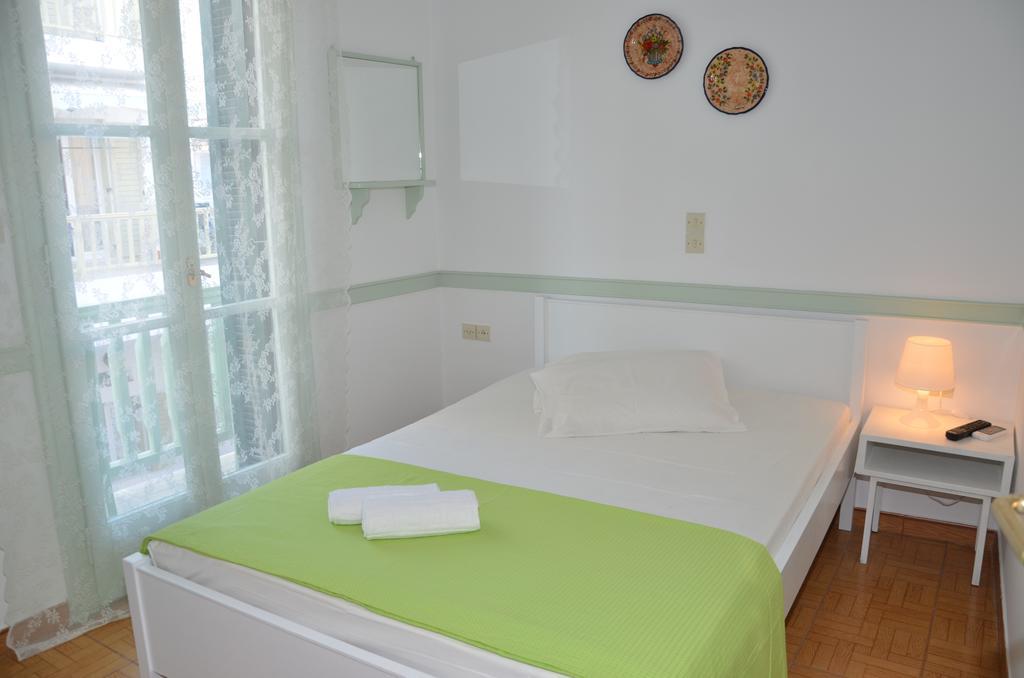 Aegli Rooms Tínos 部屋 写真